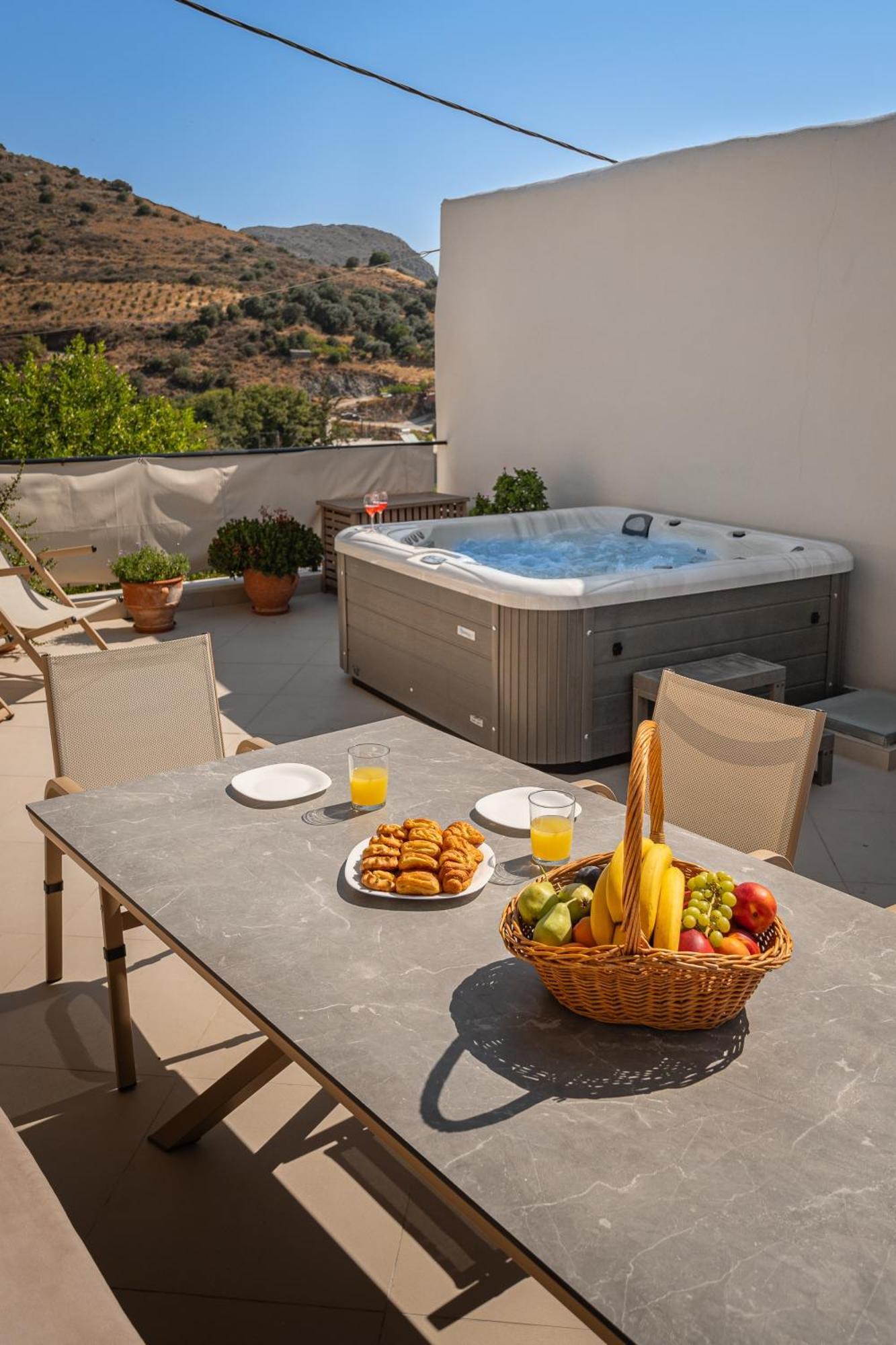 Villa Casa Kastella, Private Jacuzzi & Bbq Facilities! Angouselianá Exterior foto