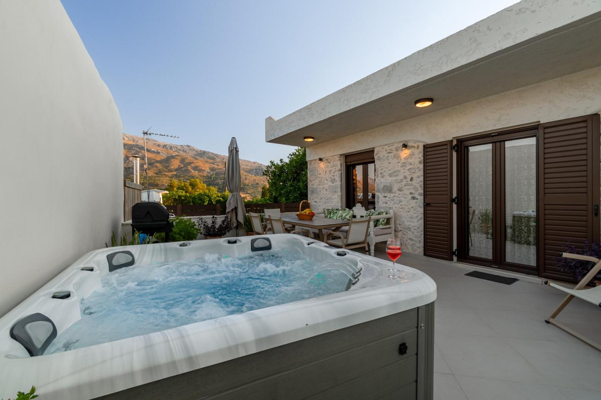Villa Casa Kastella, Private Jacuzzi & Bbq Facilities! Angouselianá Exterior foto