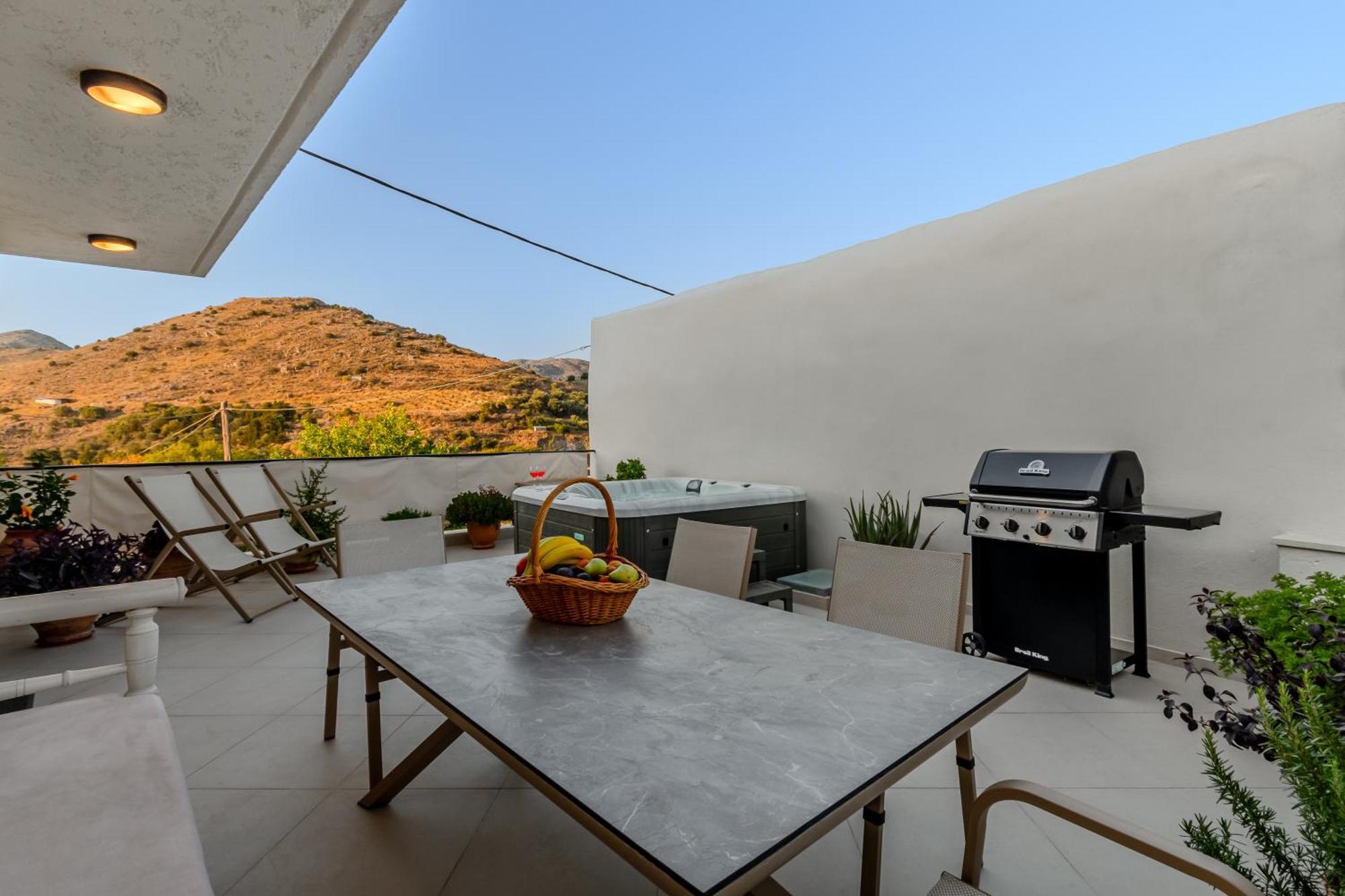 Villa Casa Kastella, Private Jacuzzi & Bbq Facilities! Angouselianá Exterior foto
